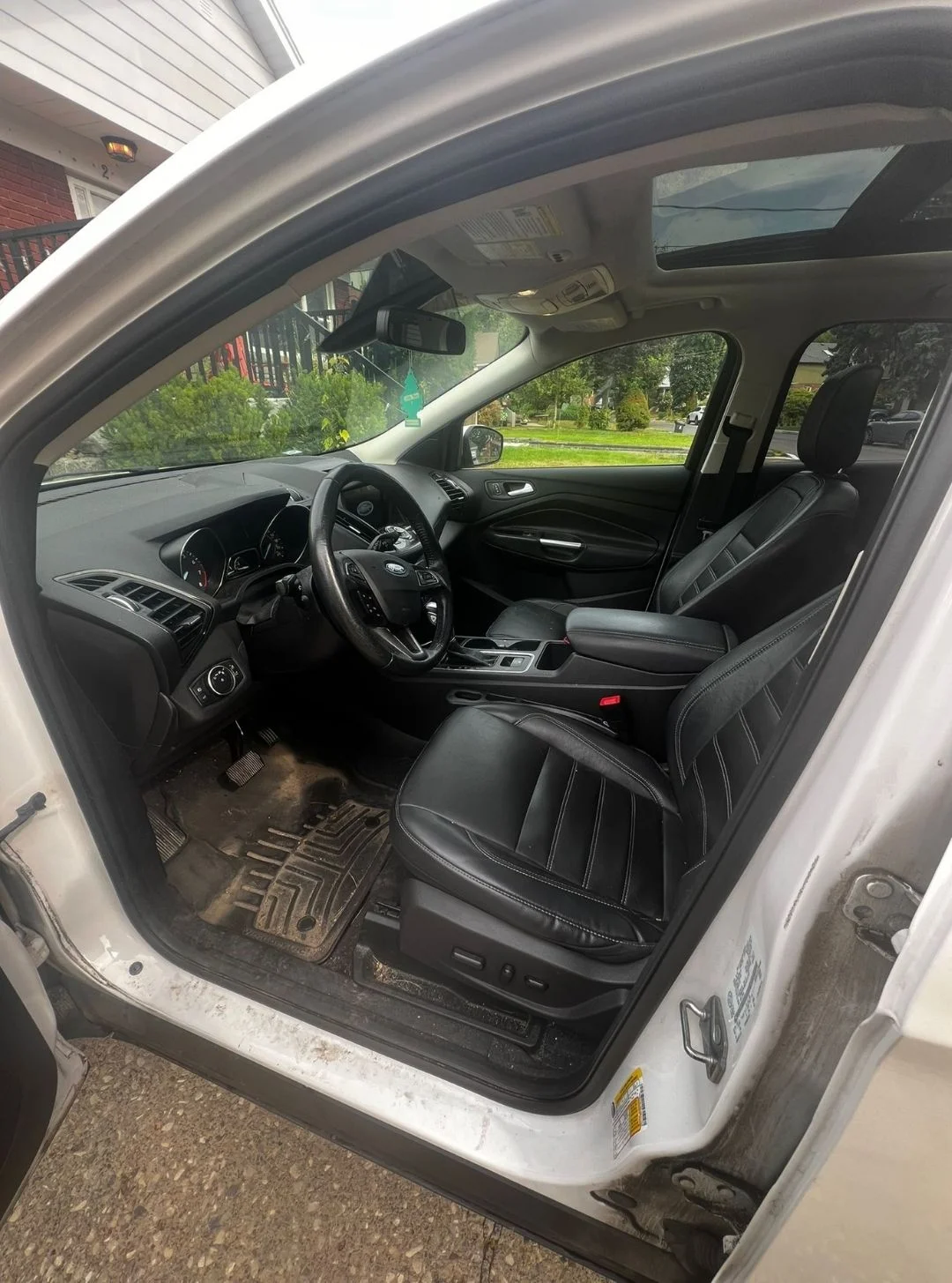 SUV exterior before detailing